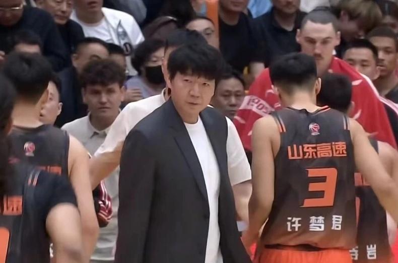 山东男篮锁定欧洲外援目标，签约前景仍存变数休赛期山东男篮持续推进外援引援工