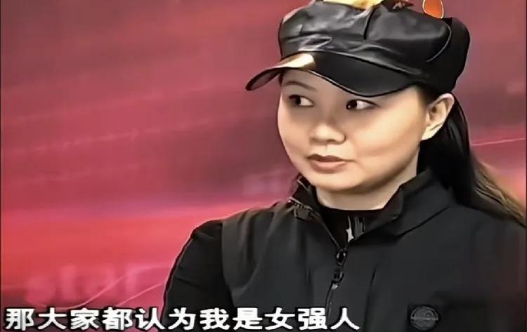年轻时的卢璐漂亮又能干，一双乌溜溜的大眼睛很有神，刘欢第一眼见了她就为之心动。