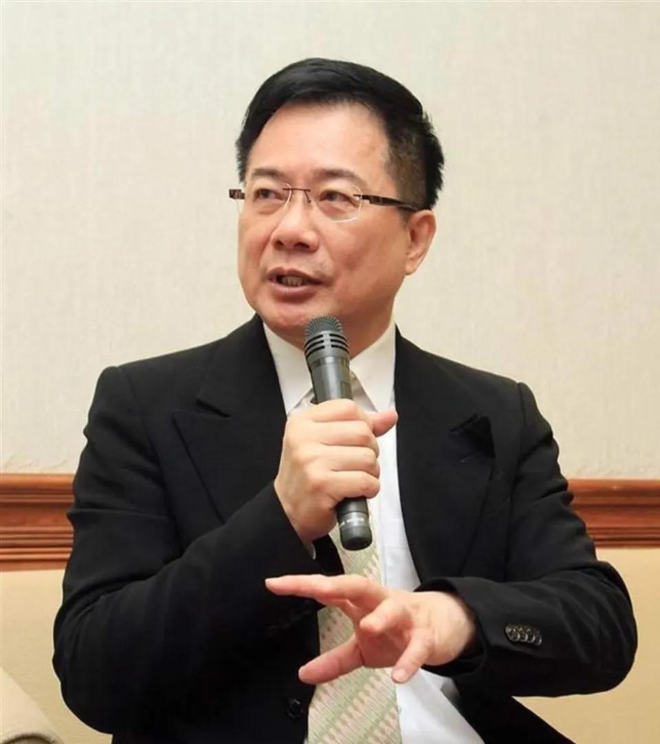 台湾蔡正元博士当着美国人方恩格的面说，就算美国派海军十万陆战队到台湾，即使台湾男