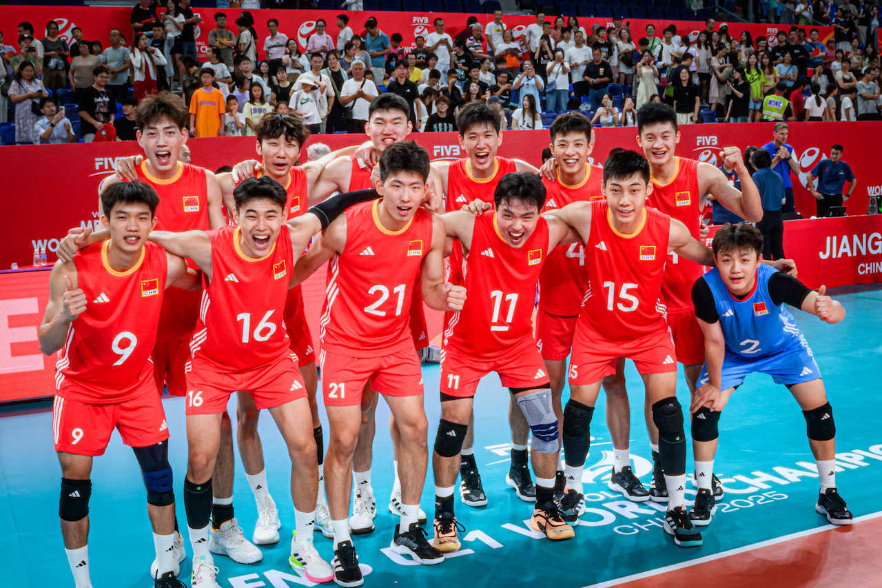 中国男排第一批19人集训以年轻球员为主，包括去年U21的王泊涵、高宇宁、吴昊