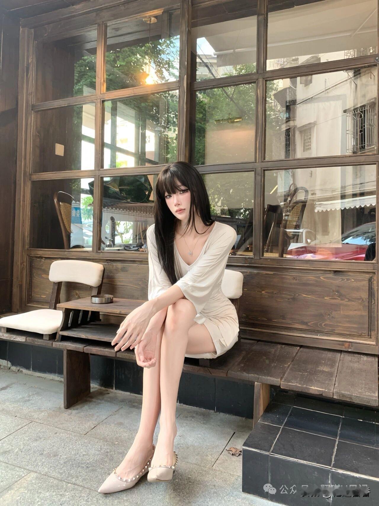 优雅坐椅，复古风情的午后时光女生怎么穿搭会看着很温柔?