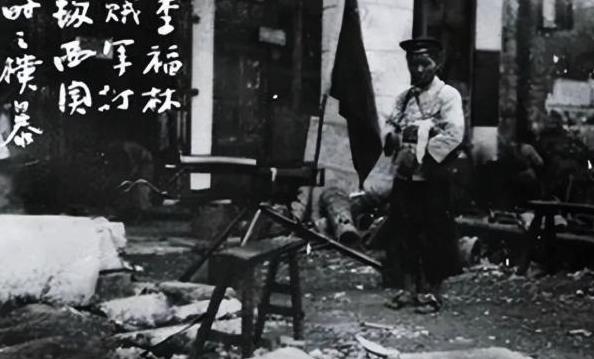 1950年，68名战斗英雄刚开完表彰会，在广东火车站下车，竟遭200多名土匪伏击