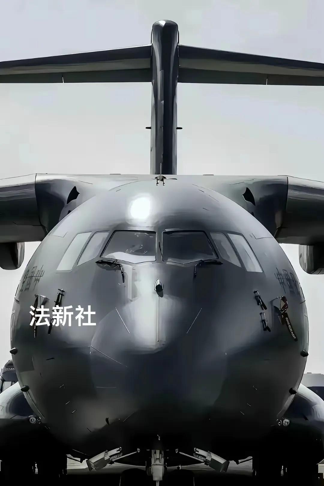 这就是法新社与新华社的区别，法新社的照片，总透露着一股霸气，营造一种东方大国的威