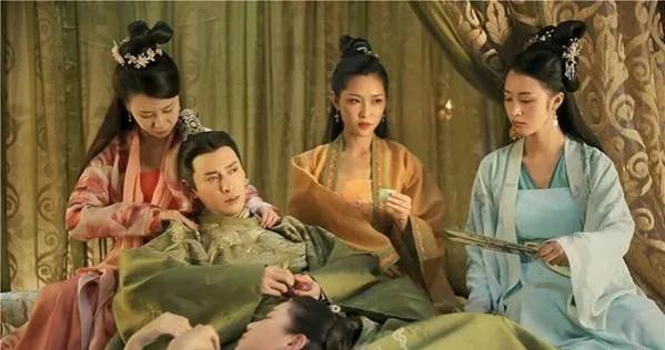 公元1564年，严世蕃正与二十七名侍妾欢宴，突然，数百名锦衣卫破门而入，将他擒获