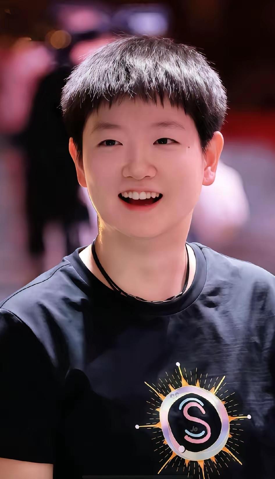 方博这次直播算是把话说明白了，真是一点面子不给某些人留。有人问他为啥那么服孙颖