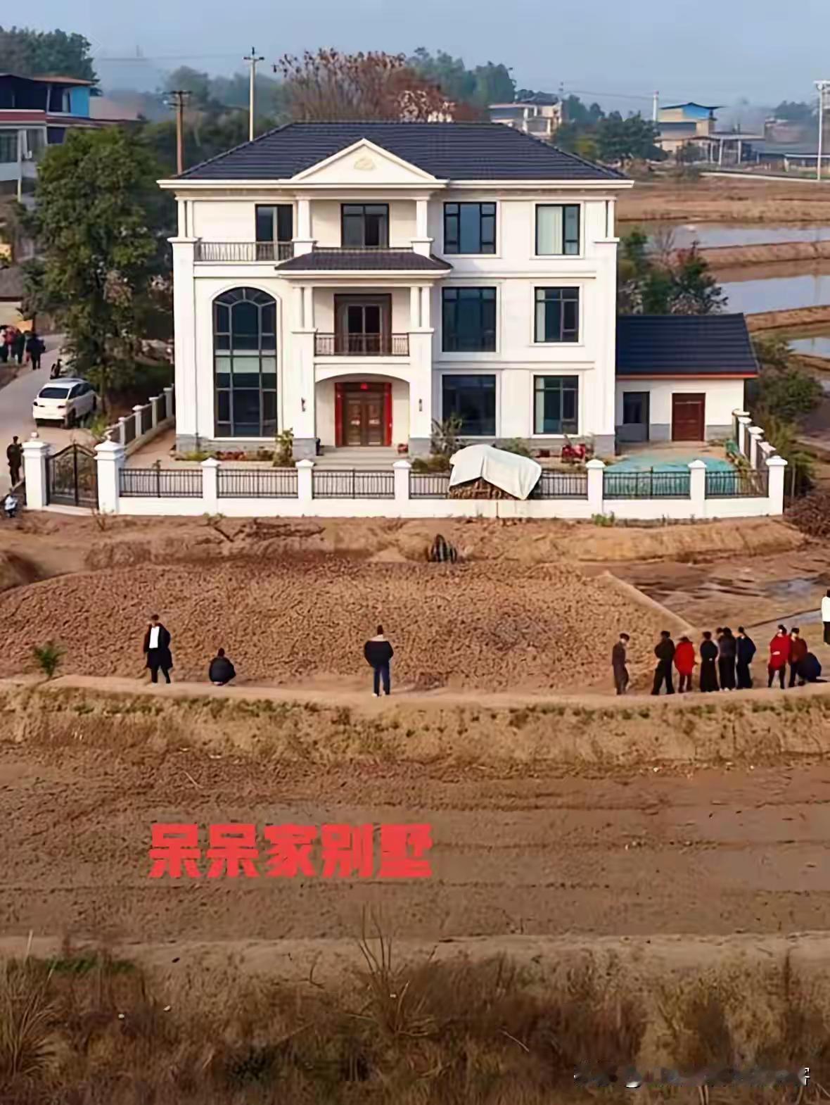 这设计师太厉害了吧!都把合川呆呆家的别墅都设计好了。而且我看了还要呆呆家的