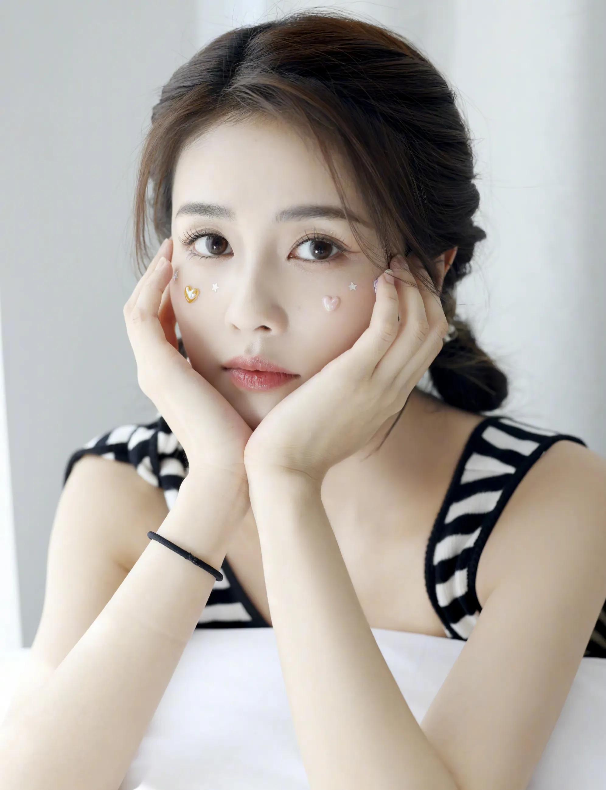 女明星白鹿写真：姣美靓丽、眉清目秀