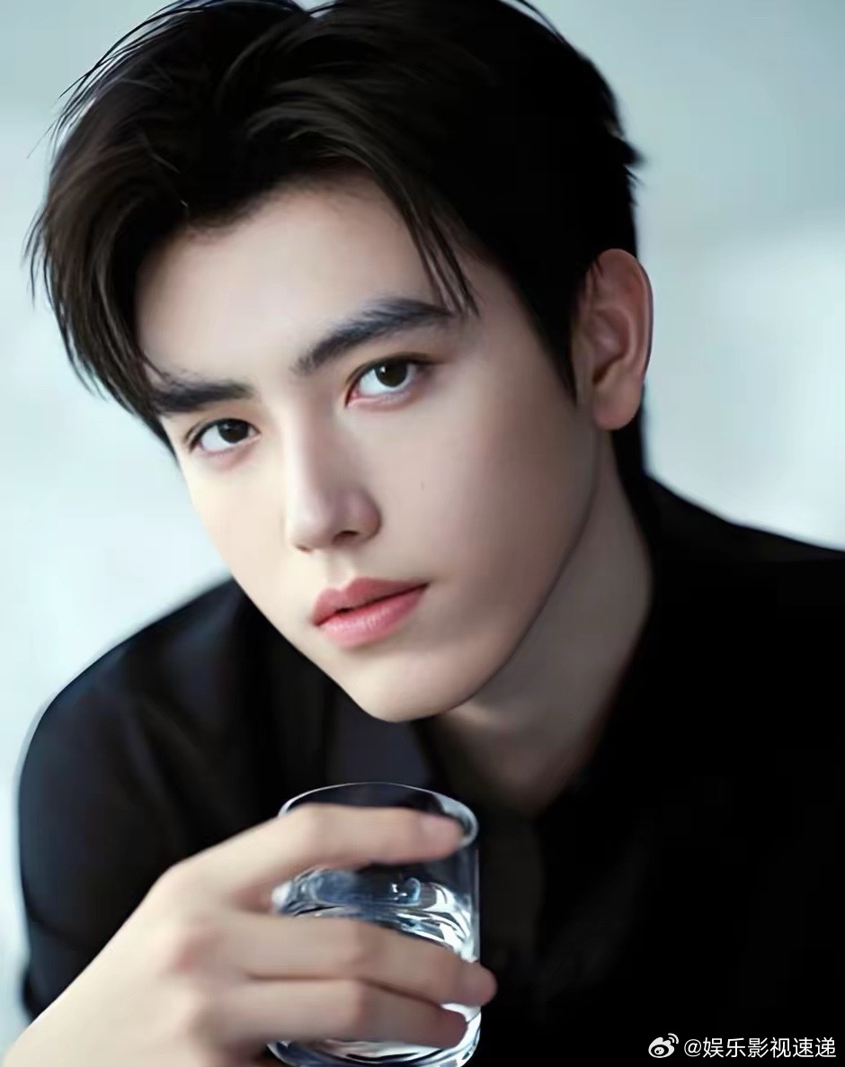 陈飞宇自爆：隔天有脱衣服的戏，为了好看，凌晨2点我去了健身馆，没一会儿听到又来人