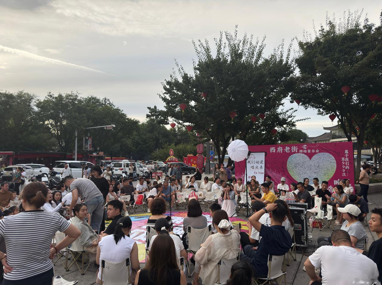 接续历史文脉，感受宝鸡古今交融的烟火与潮流。宝鸡文旅打卡西府老街，古色街巷里汇
