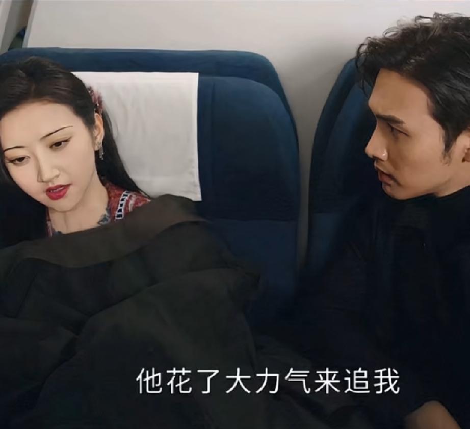 景甜和司藤对上了：花他的钱像流水一样从不心疼他的钱，满汉全席随便尝几口，衣服