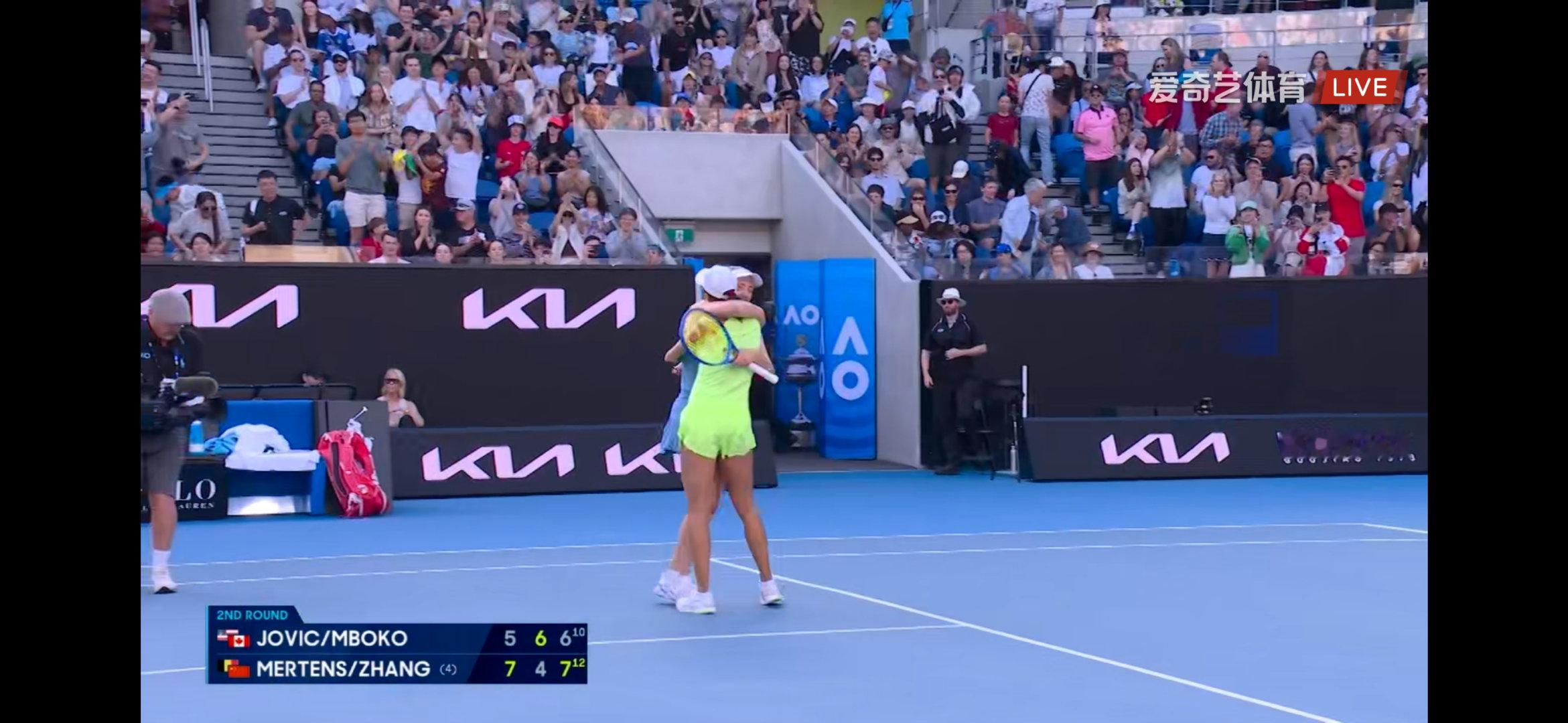 恭喜张帅和梅尔腾斯挽救3个赛点，在决胜盘6-6后的抢十以12-10险胜姆博科/约