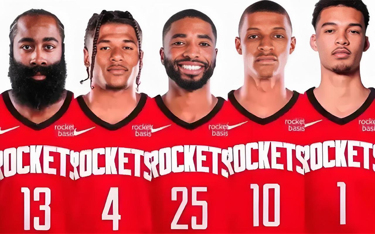 我知道火箭为啥失误这么多了！不只是没有控卫的原因，你看别的队员控球，如果后边