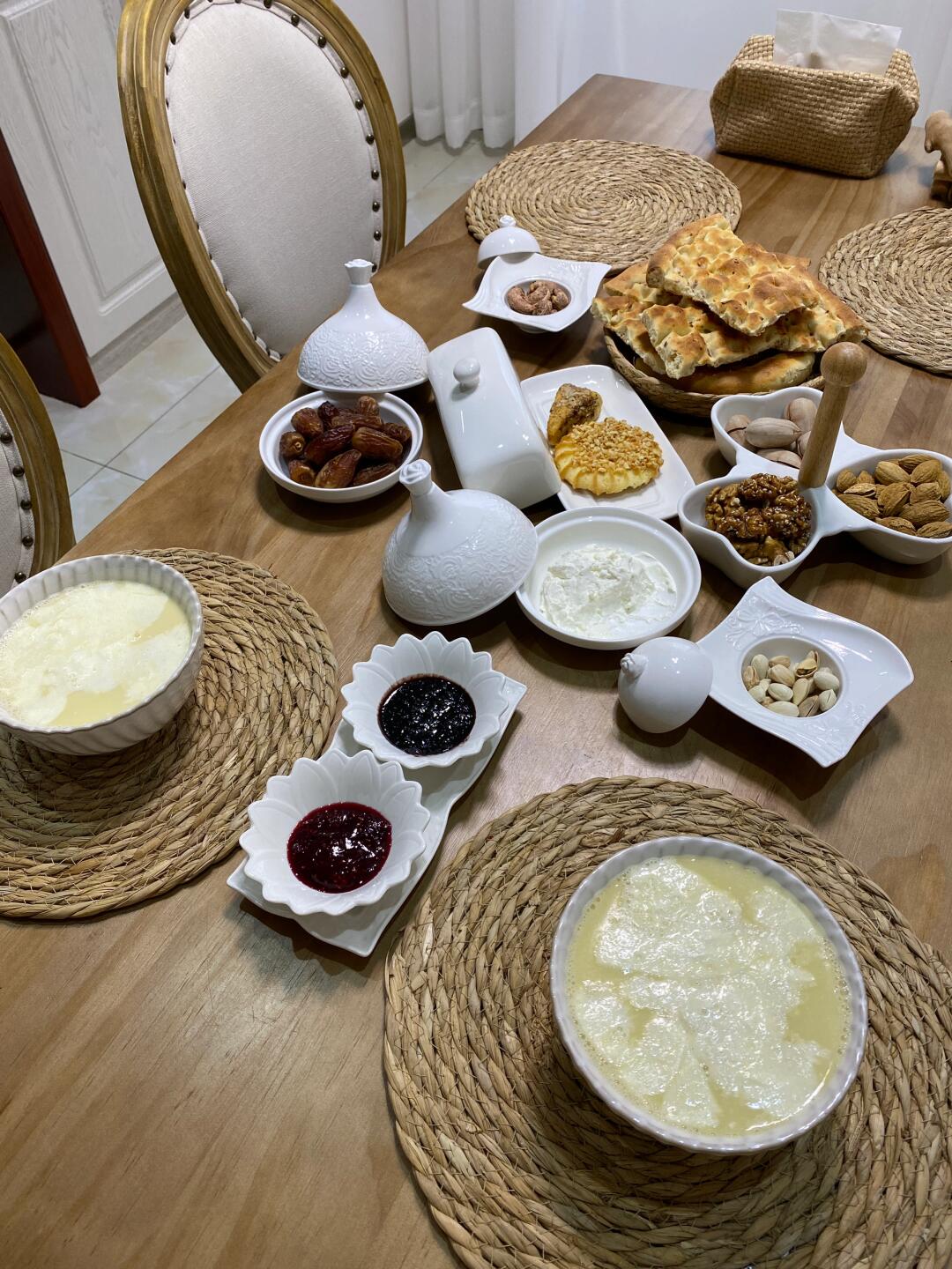 过来，一起吃早餐！！！