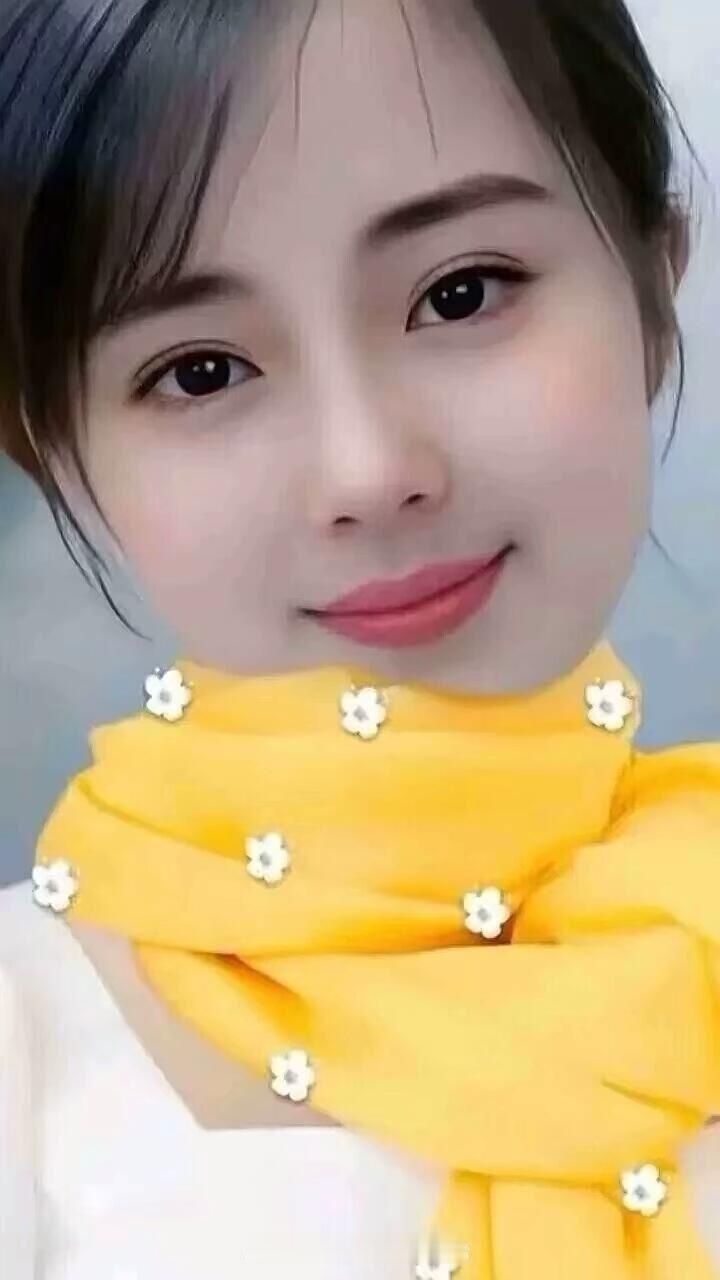 元气满满的一天，从一条黄色花围巾开始！🌼💛