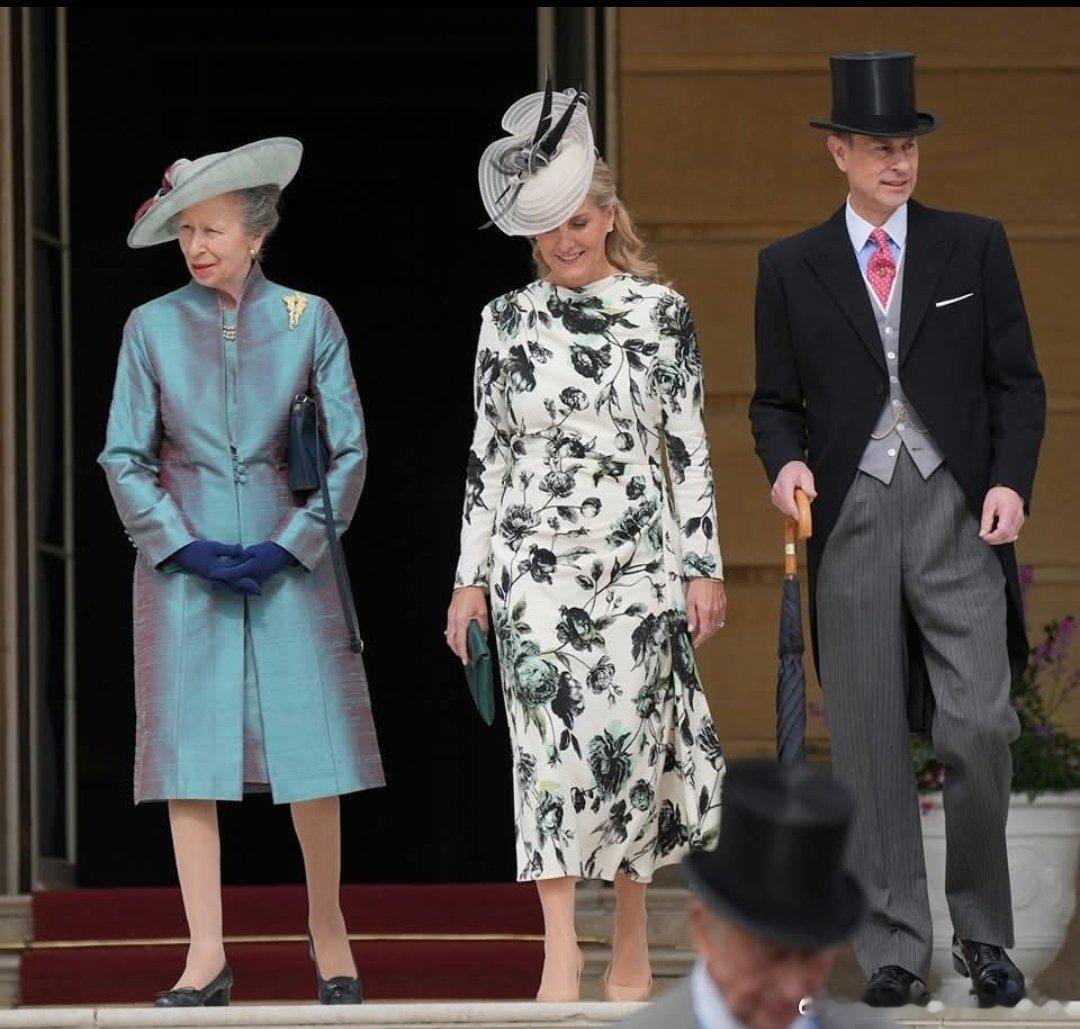 新闻2025.5.7分享昨天出席花园派对的英国安妮长公主、爱丁堡公爵夫人苏菲