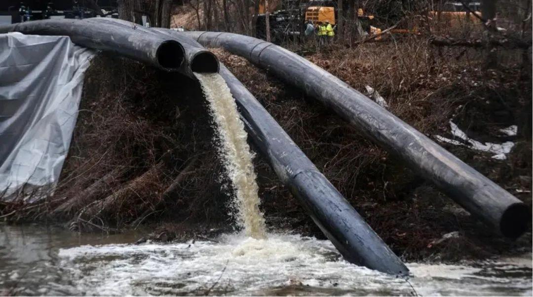 华盛顿一夜间进入紧急状态，美国加速向“印度化”狂奔当地时间2月18日，华盛顿