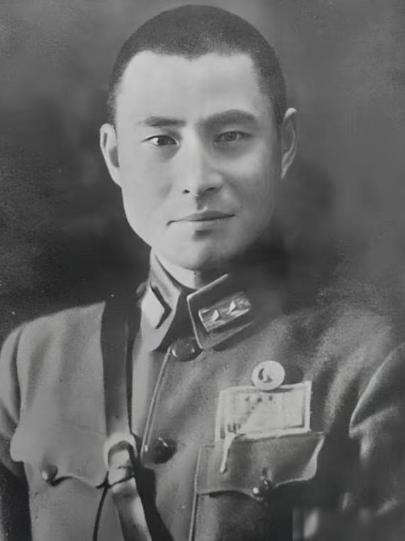 1975年，蒋介石得知黄维被特赦的消息后，立刻邀请他前往台湾，不仅补发了他被俘2