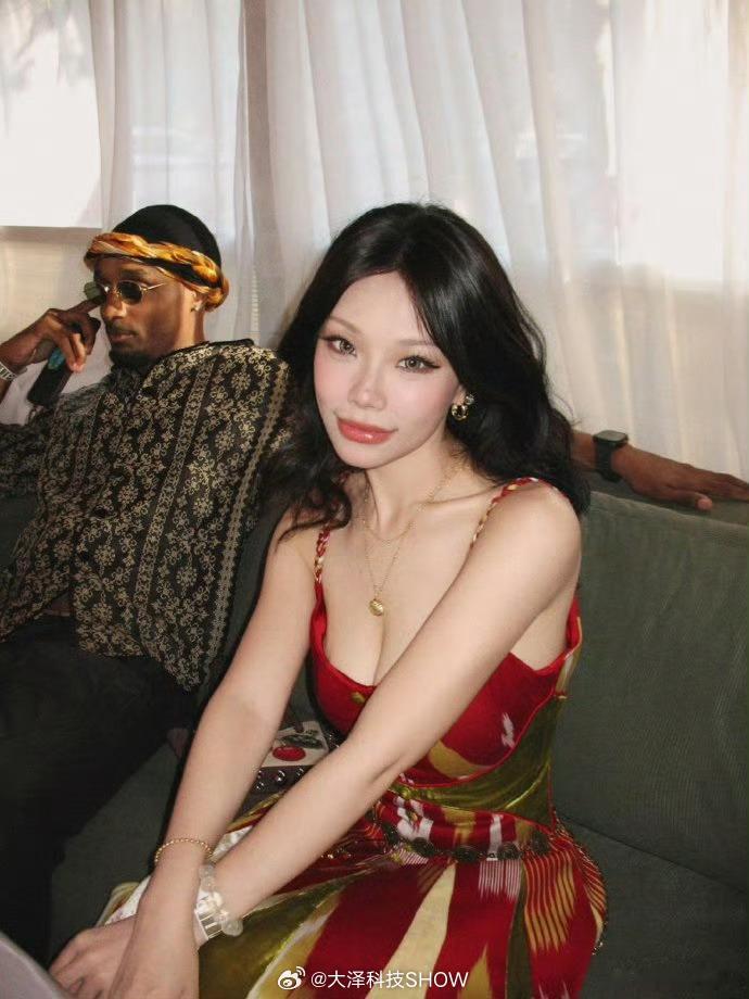 万妮达与男友合照实话实说，确实有点接受不了，但还是祝福[doge]​​​
