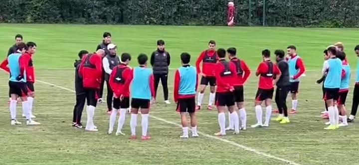 见过足球场上黑的，但从没见过如此黑的足球！居然又是成都蓉城点球被“黑”！为了阻止