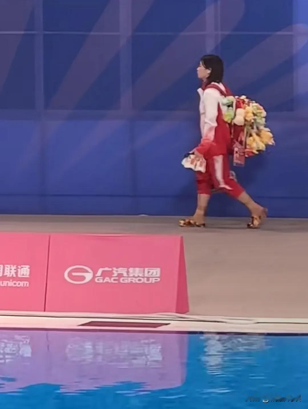 11月6日，是全运会女子十米台跳水女生十米台双人赛，全红婵早上七点多就来到了场