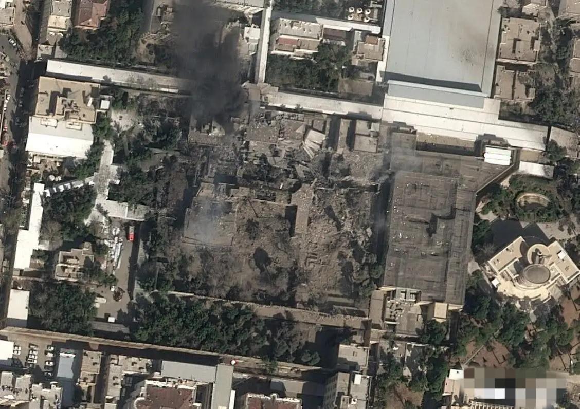 看了这张照片我懵了！美的情报信息真的太准了，除了哈梅内伊居住的房子，旁边的房子