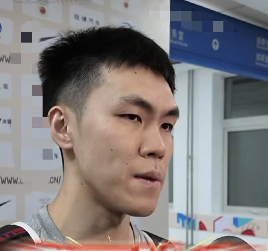 庞峥麟还是没有获得国家队正式比赛首秀的机会，哪怕最后无关胜负时间也没有获得一分钟