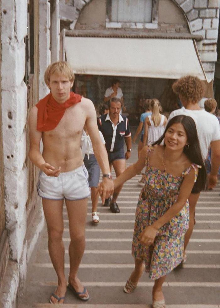 1979年，翁美玲与荷兰男友威尼斯旅游旧照曝光：褪去港星光环的青葱岁月，藏着她踏
