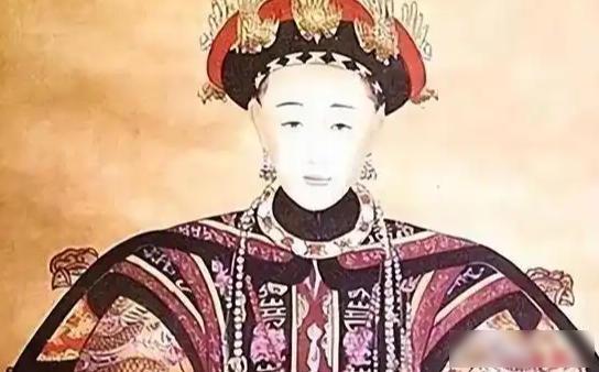 1875年，皇后阿鲁特氏被慈禧软禁，四天内没有吃水米，快要死的时候，她收到了父亲