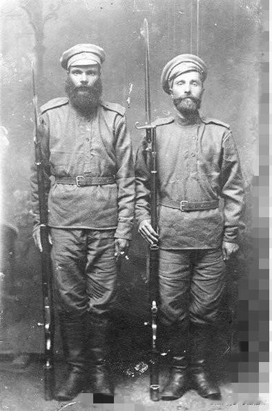 在1914-1918年那次世界大战时期，沙俄由于军工产能有限而不得向世界各地有富