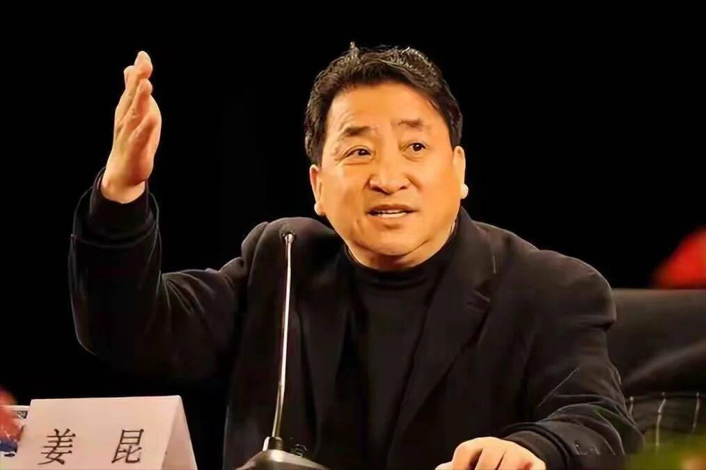 🔥大反转！姜昆“赴美过圣诞唱红歌”竟是恶意造谣！圣诞夜瓜田炸了！一段