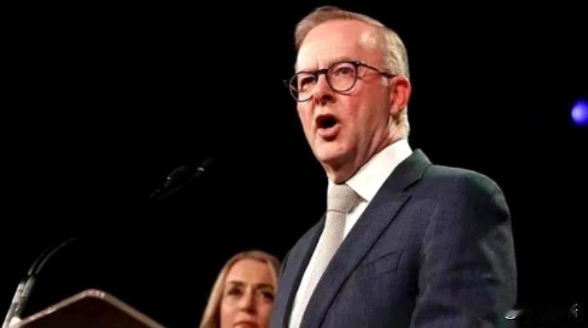 澳大利亚这变脸的速度，真是精彩！前脚刚要把达尔文港强行收归国有，后脚一封解约信就