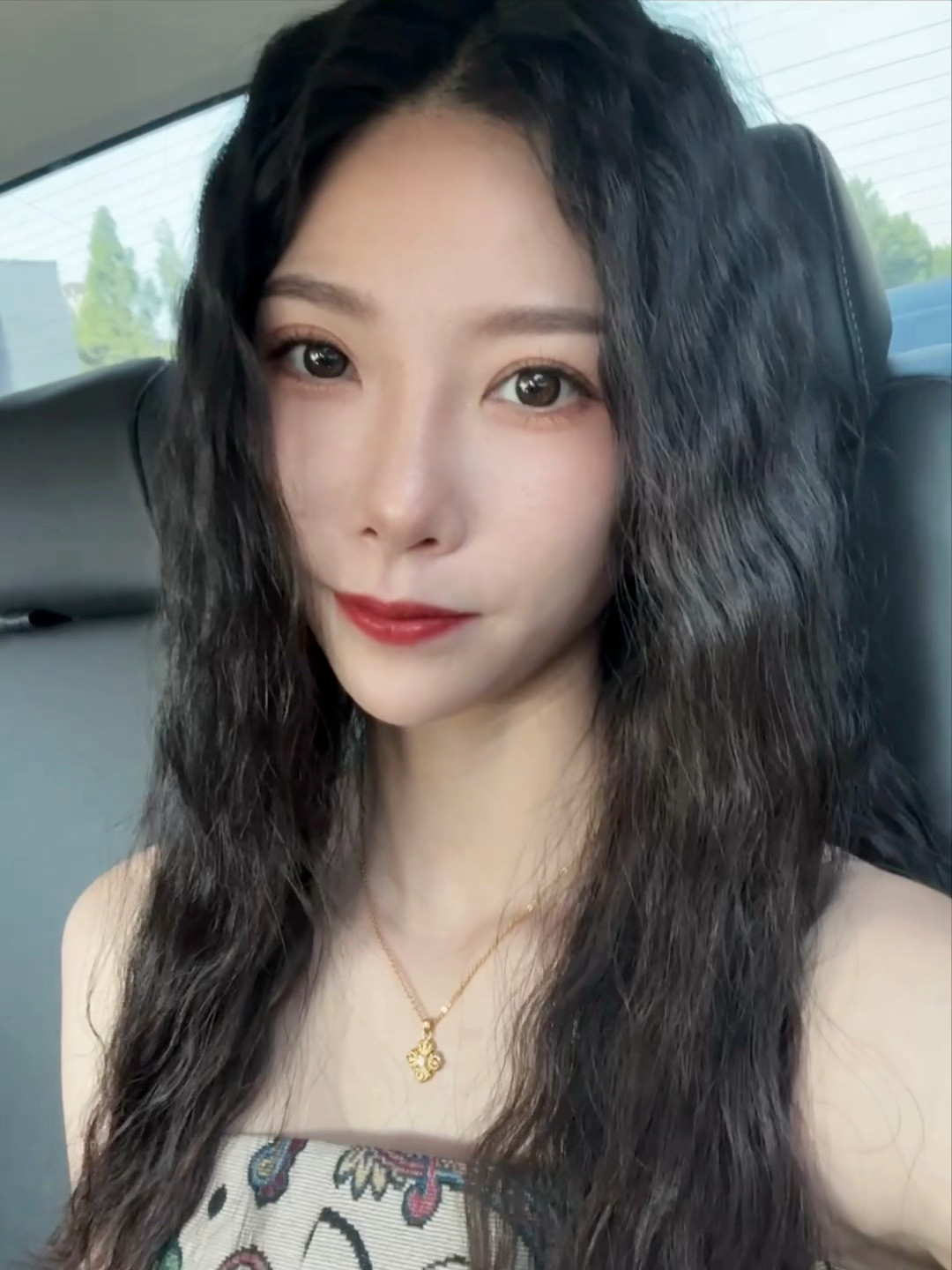 终于想起来我这个发型像谁了！长发公主她妈！哈哈哈哈哈哈哈年度最佳cos！[喵喵