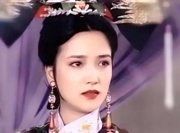 1881年4月8日傍晚，紫禁城钟粹宫内，44岁的慈安太后突然从御座上跌下，踉跄扑