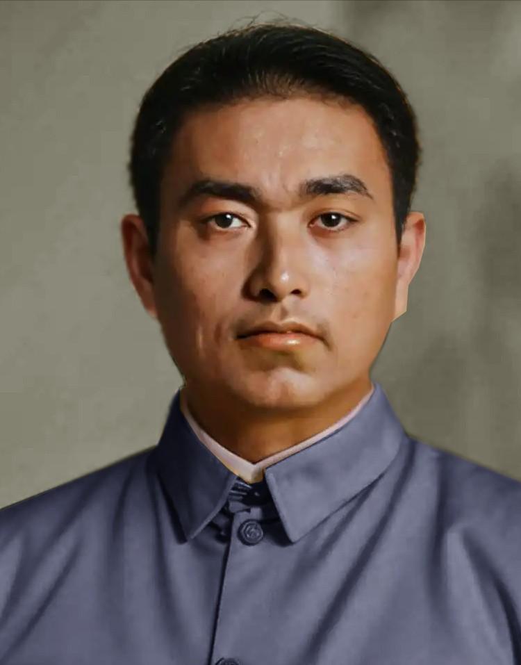 1948年，黑龙江五常县原日伪法院看守所，工人们在修缮因暴雨而坍塌的一间房屋时，