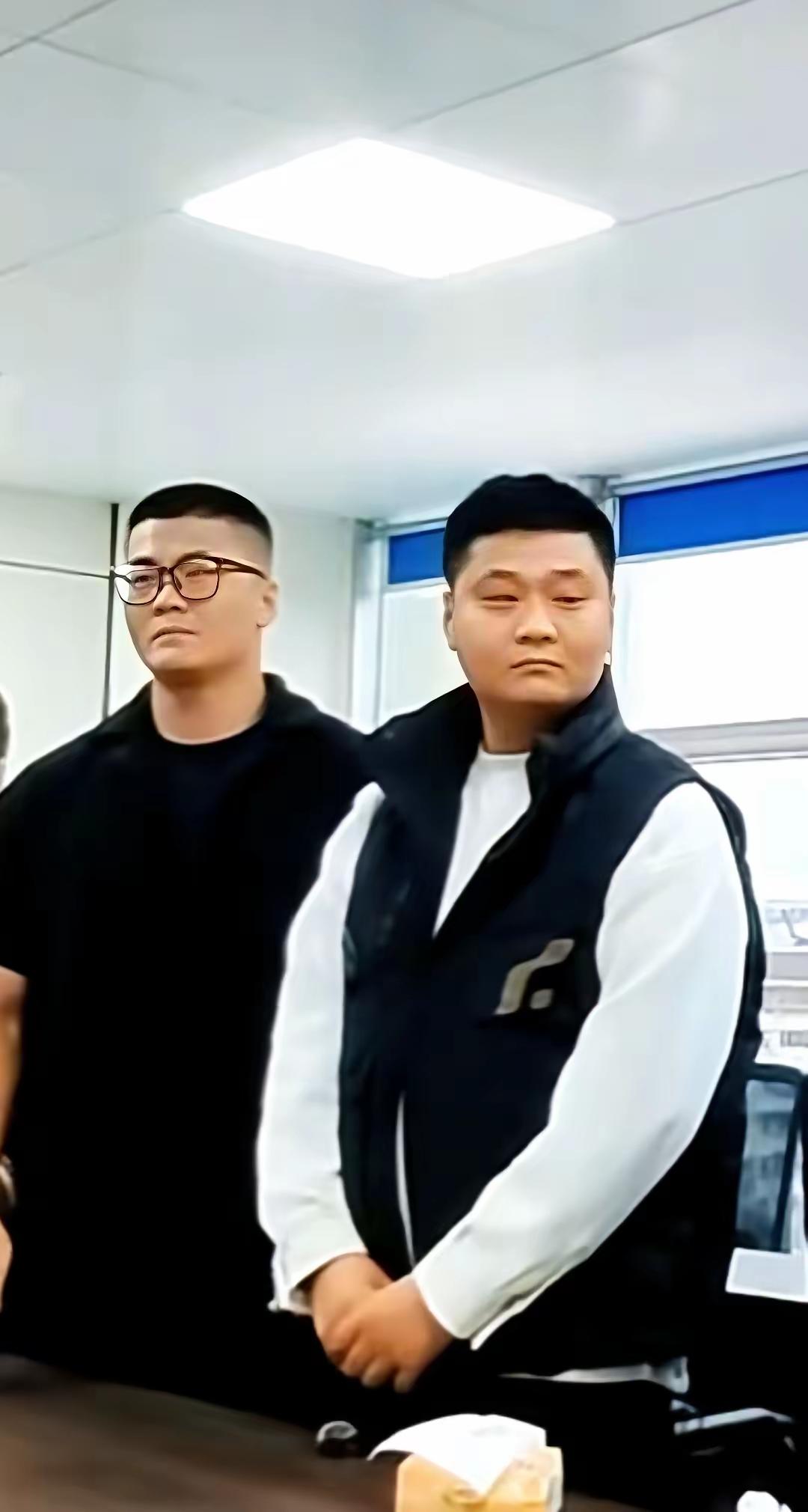 江苏双胞胎失散27年，认亲10天就翻脸！这剧情比电视剧还抓马。前阵子全网都