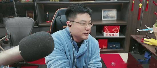 大司马自曝压力大，被喷得顶不住知名游戏主播“大司马”在停播两年后正式复播，并选择
