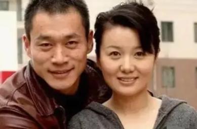 1999年，“武松”丁海峰拍完《水浒传》后，回家跟老婆摊牌：“咱俩离婚吧，我爱上