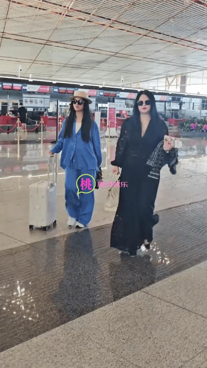 减肥了显示不了她这富婆相[笑着哭]家里的祖宅镇不住[捂脸哭]#李湘##王诗龄#