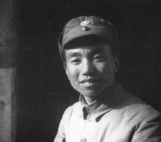 萧克有何战功，可以位居上将之首，排在众猛将之前【1955年9月，中南海怀仁堂外