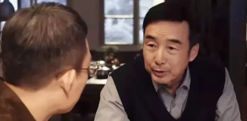 《以法之名》中江旭东为什么不托举女婿洪亮？洪亮的职级比正常晋升都慢，不仅不帮，江