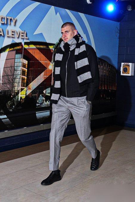 别信“远古吹”了，约基奇一句话点破真相。他说，厚古薄今就像非说大哥大比iPh