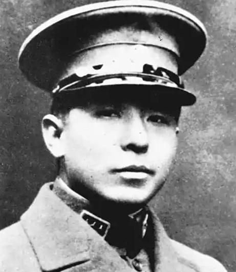 1943年，被关了整整7年的张学良，托戴笠向蒋介石要一根钓鱼竿。戴笠嗤笑一声："