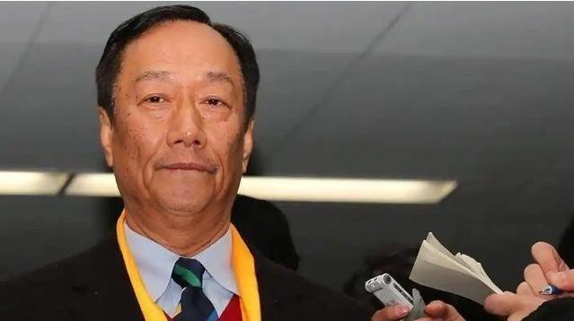 富士康崩得太突然！郭台铭绝对没料到，以前大陆工厂灯火通明的代工巨头，如今像破气球