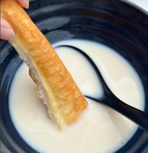 我相信每个人都有自己的早餐饮食习惯，那么我将说出各地常见早餐，你们来评价一下1