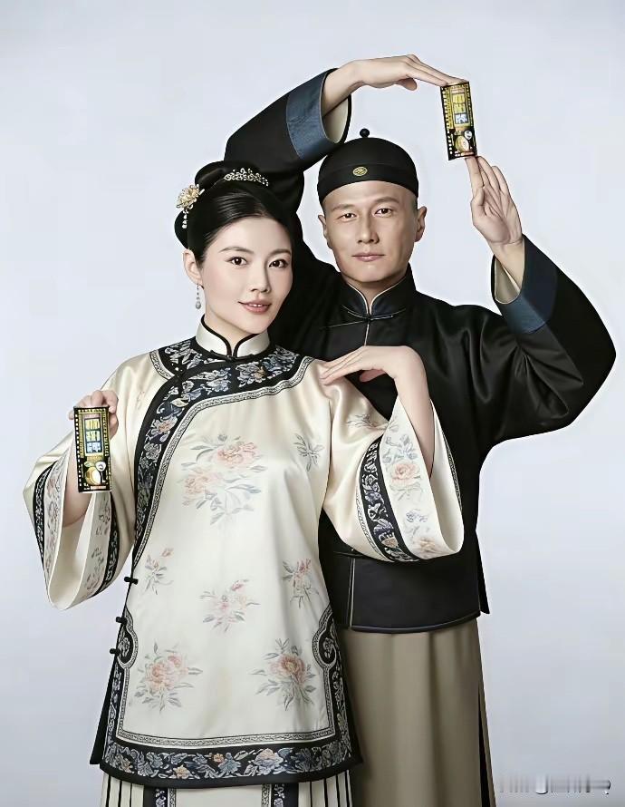 网友太有才了，把徐冬冬和尹子维P得好有特色，图一的民国服饰最适合这对夫妻。