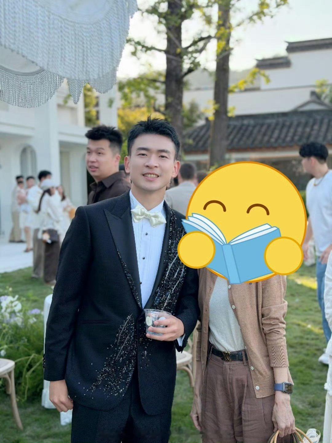 #郑思维#郑思维与刘钰雯婚礼新婚快乐！黄雅琼、刘雨辰、王昶、汪顺、徐嘉余、李俊慧也都去了#郑思维#的