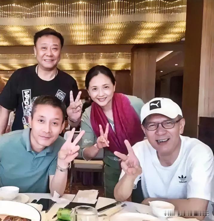 陶慧敏一眼就认出来了，其他三位也脸熟，就是名字卡在嘴边说不出来。