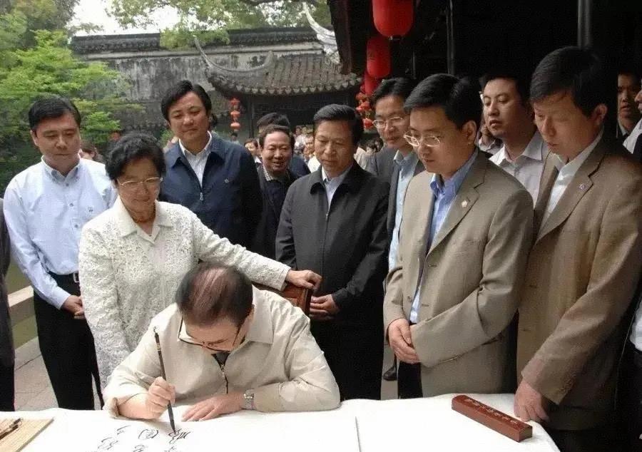 2007年5月5日，阳光温柔地洒在江南水乡，同里退思园迎来了贵客——李鹏同志和夫