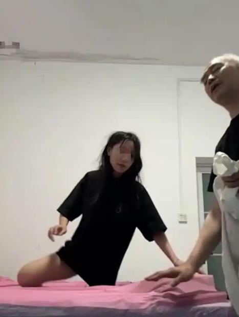 近日，一段5分钟炸裂视频全网疯传！20岁女生带着全套拍摄设备直奔盲人按摩店，进门