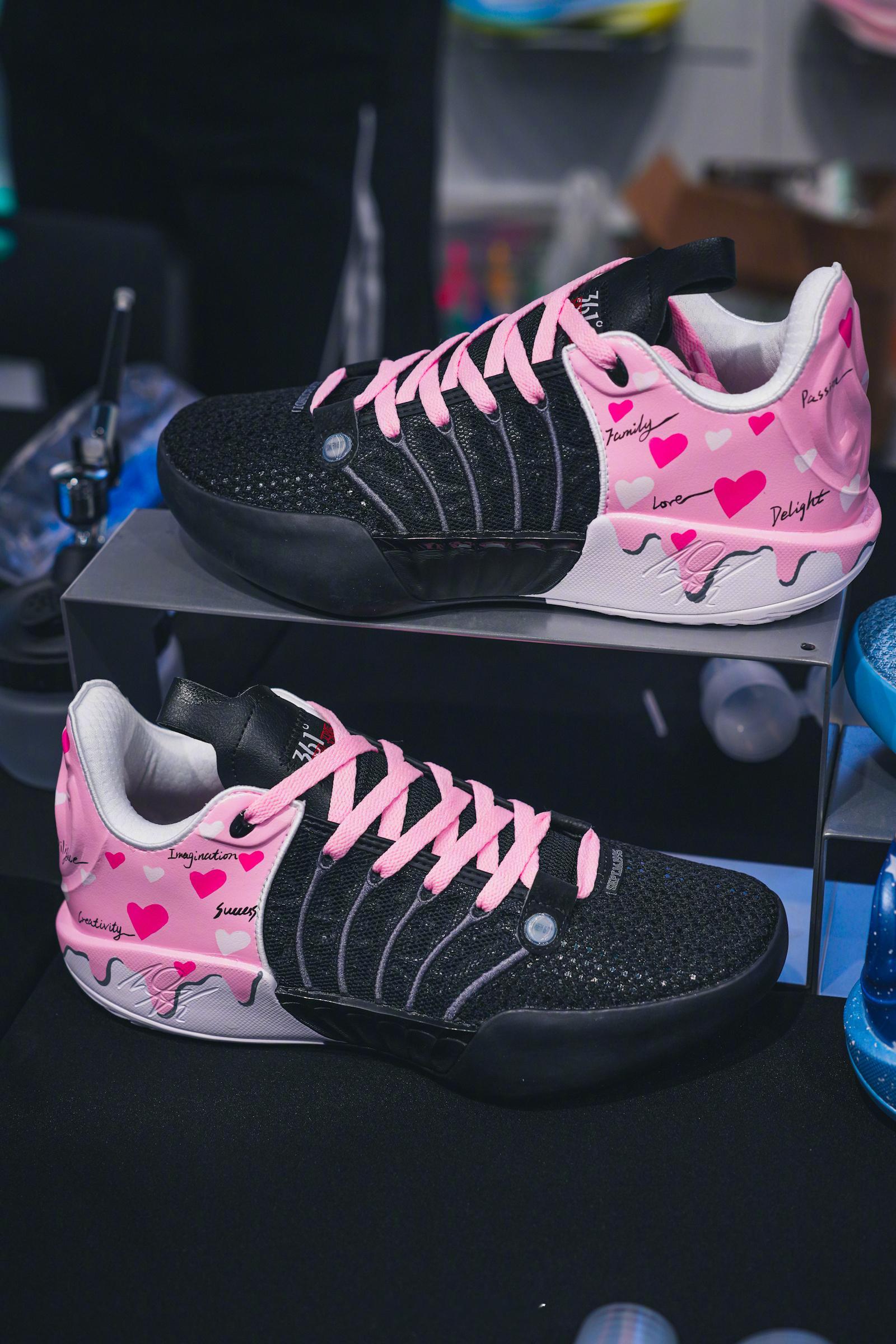 361°SHOECASE体验一下禅8球鞋定制，现场我也做了一双，比较粗犷，放